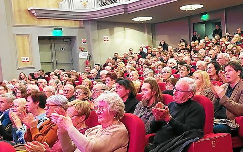 &Eacute;lus, autorit&eacute;s, pr&eacute;sidents d&rsquo;associations, commer&ccedil;ants, artistes, citoyens&hellip; ont assist&eacute; au discours de Didier Lechien, maire, qui, malgr&eacute; les difficult&eacute;s, veut une ville qui avance.