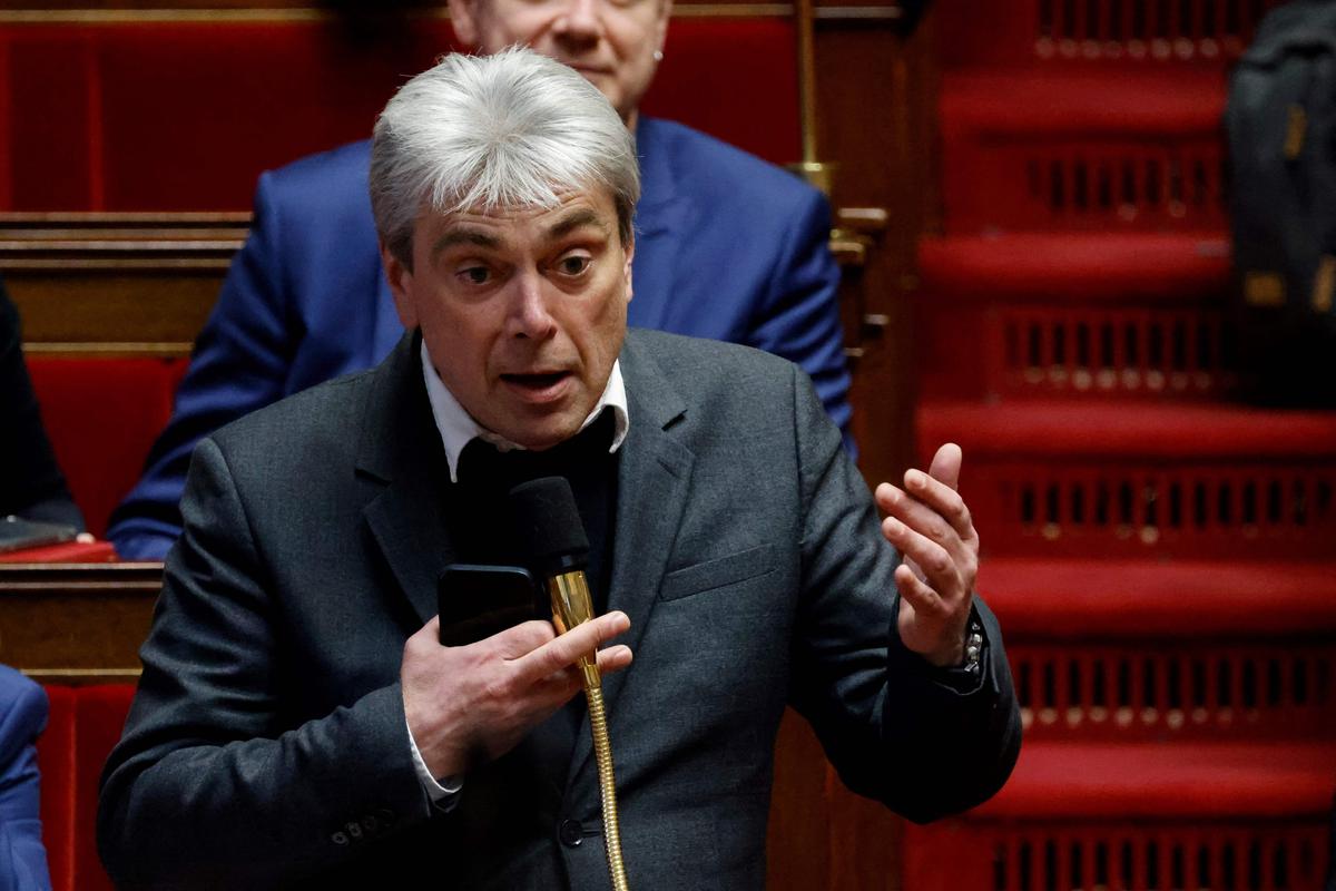 Le d&eacute;put&eacute; communiste S&eacute;bastien Jumel pointe la &laquo;&nbsp;tr&egrave;s faible repr&eacute;sentation des ouvriers et des employ&eacute;s, des &eacute;tudiants ou des personnes en situation de handicap&nbsp;&raquo; parmi les &eacute;lus locaux.