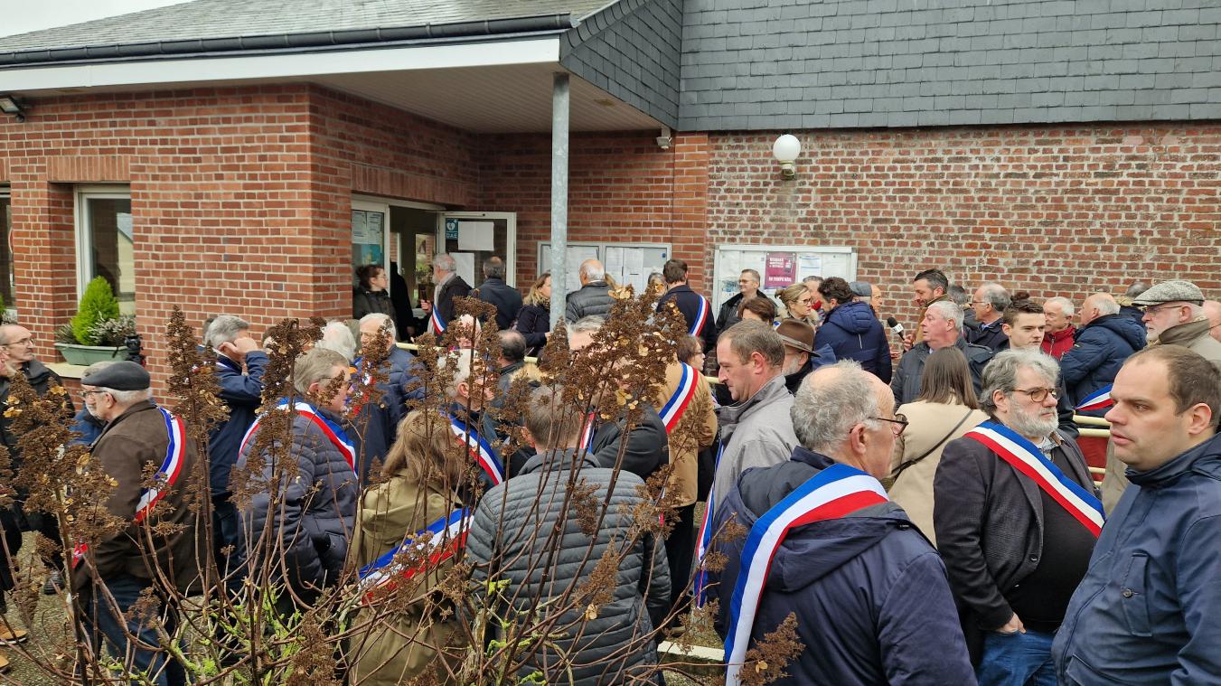 , Agression d&rsquo;un &eacute;lu : une centaine de participants au rassemblement r&eacute;publicain de Beaurepaire