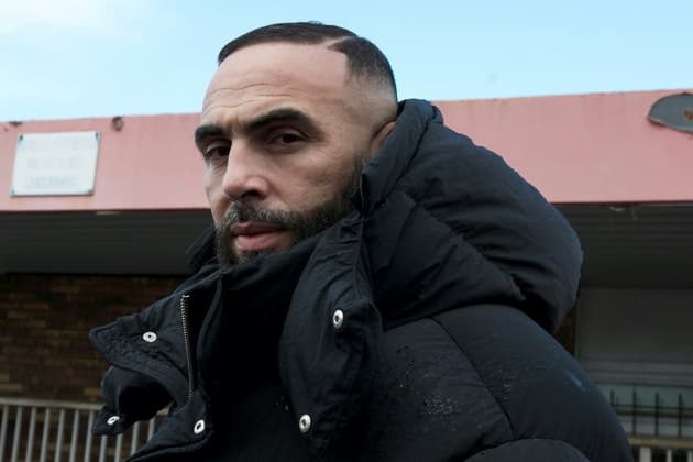 , Fl&eacute;chettes sur des photos d&rsquo;&eacute;lus: le rappeur M&eacute;dine relax&eacute;