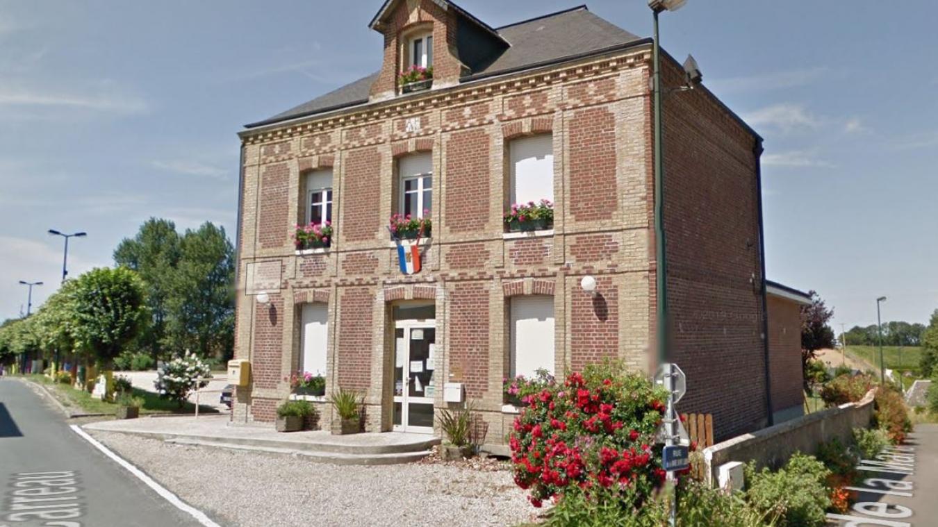 , Pr&egrave;s d&rsquo;&Eacute;tretat, un &eacute;lu de 72 ans violemment frapp&eacute; devant chez lui par un habitant