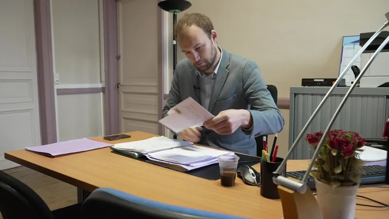 Pour J&eacute;r&eacute;my Lagarde, les &eacute;lus ne sont pas assez prot&eacute;g&eacute;s, surtout par la justice.