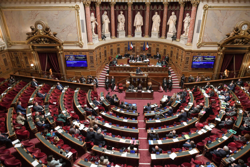 , Violences contre les &eacute;lus : d&eacute;put&eacute;s et s&eacute;nateurs adoptent le texte, mais retirent une disposition fustig&eacute;e par la presse
