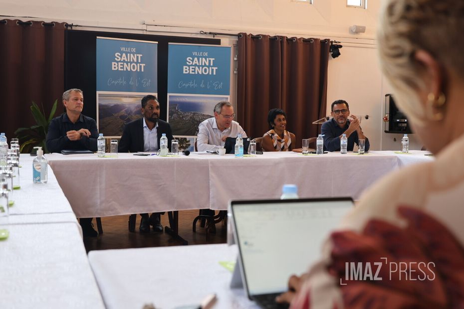 , A Saint-Beno&icirc;t, les maires de La R&eacute;union font front commun contre les violences avant de rencontrer le pr&eacute;fet
