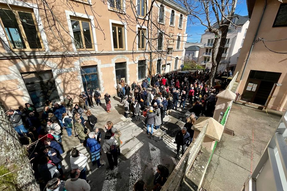 , Crachats, insultes, une directrice d&rsquo;&eacute;cole agress&eacute;e par le p&egrave;re d&rsquo;un ancien &eacute;l&egrave;ve : 200 personnes lui manifestent leur soutien