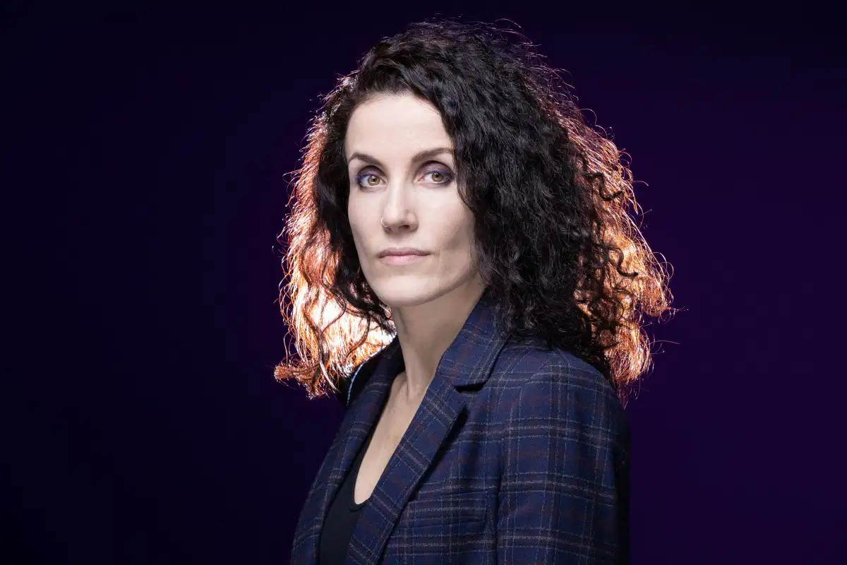 La dessinatrice de presse Corinne Rey, alias Coco, &agrave; Paris en 2021.