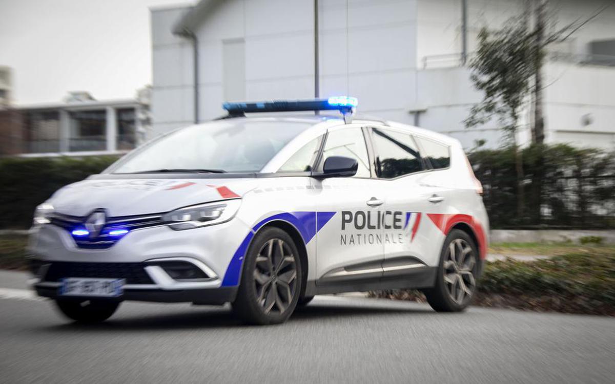 Les policiers avaient rattrap&eacute; le suspect alors qu&rsquo;il avait pris la fuite en semant des sachets de cannabis en route.