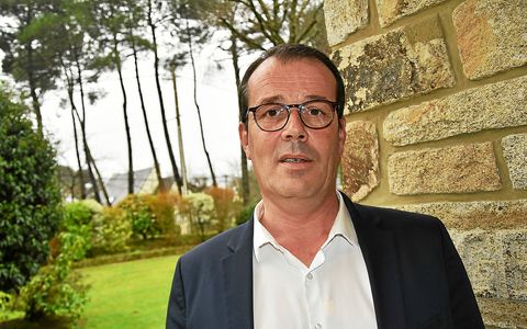 Fabrice Robelet est maire de Bre&rsquo;ch et pr&eacute;sident de l&rsquo;AMF du Morbihan.