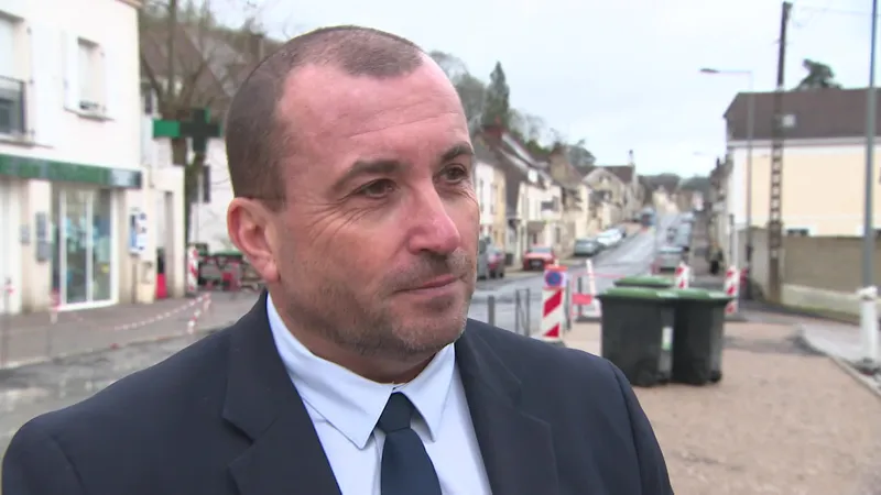Christophe Dietrich, maire de Laigneville dans l'Oise depuis 10 ans, s'est fait agress&eacute; par un habitant en pleine r&eacute;union de chantier mercredi 28 f&eacute;vrier.
