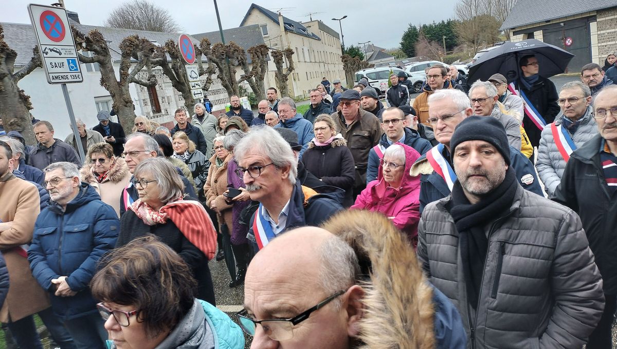 , 150 personnes r&eacute;unies &agrave; Beaurepaire apr&egrave;s l&rsquo;agression d&rsquo;un &eacute;lu