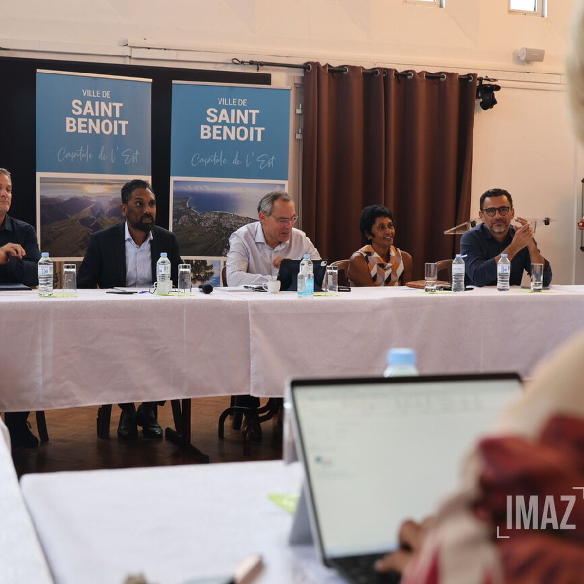 , A Saint-Beno&icirc;t, les maires de La R&eacute;union font front commun contre les violences avant de rencontrer le pr&eacute;fet