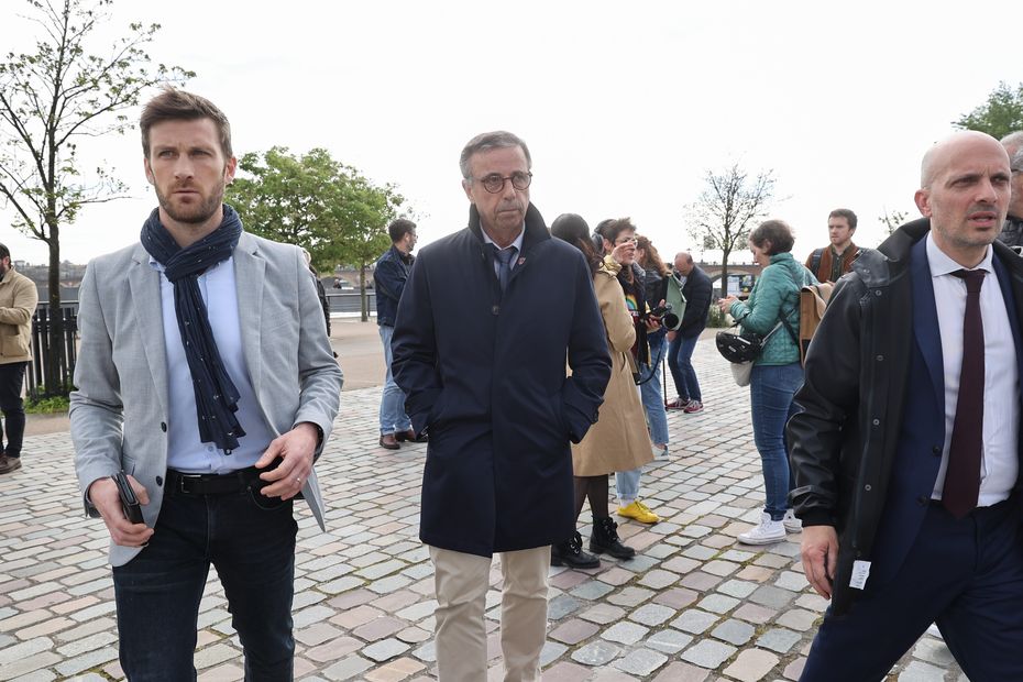 , Agression au couteau &agrave; Bordeaux. &laquo;&nbsp;L&rsquo;heure n&rsquo;est pas au commentaire&nbsp;&raquo;, le maire Pierre Hurmic d&eacute;nonce la r&eacute;cup&eacute;ration politique