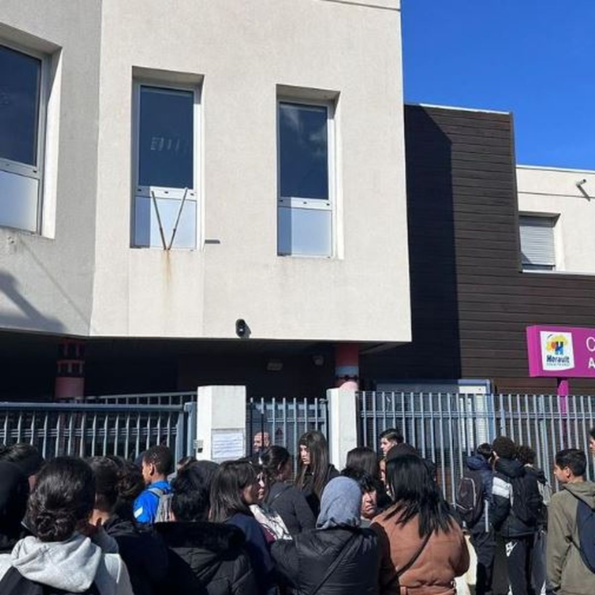 , Agression d&rsquo;une coll&eacute;gienne de 13 ans : &laquo;&nbsp;Le dernier coup, c&rsquo;est quand il l&rsquo;a fait tomber et son cr&acirc;ne &eacute;tait en sang&nbsp;&raquo;, t&eacute;moignent des &eacute;l&egrave;ves