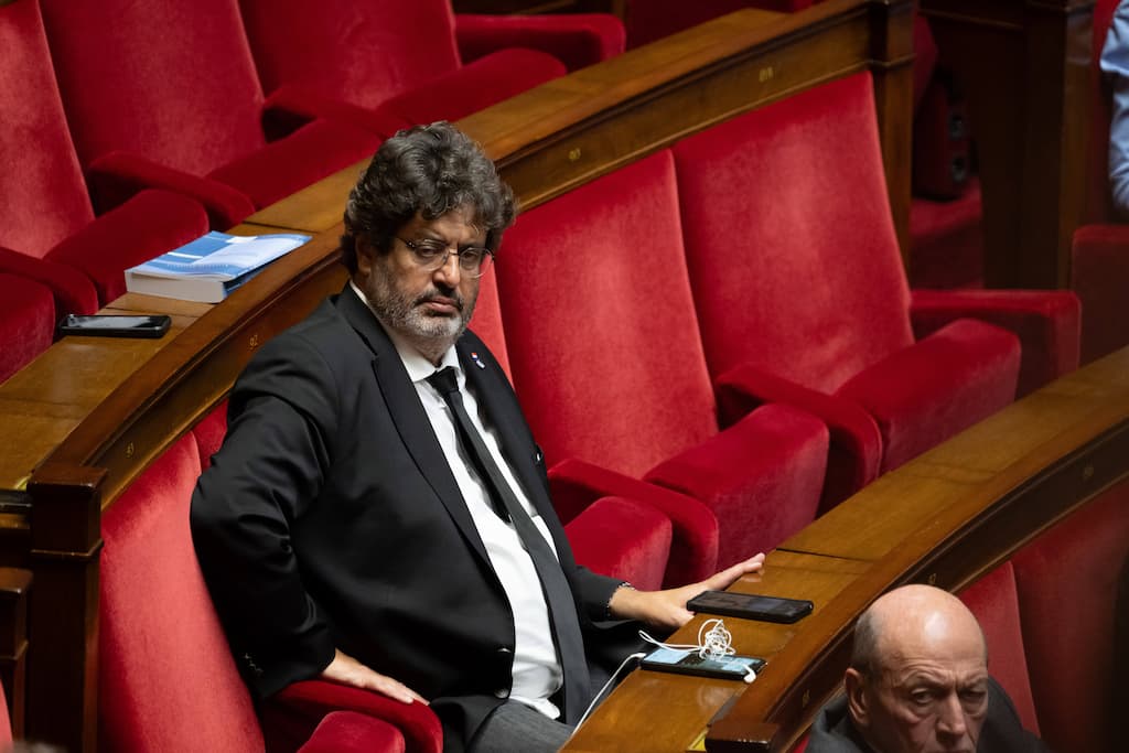 , Assembl&eacute;e nationale : Meyer Habib repouss&eacute; par les huissiers alors qu&rsquo;il tentait de s&rsquo;approcher d&rsquo;&Eacute;ric Dupond-Moretti
