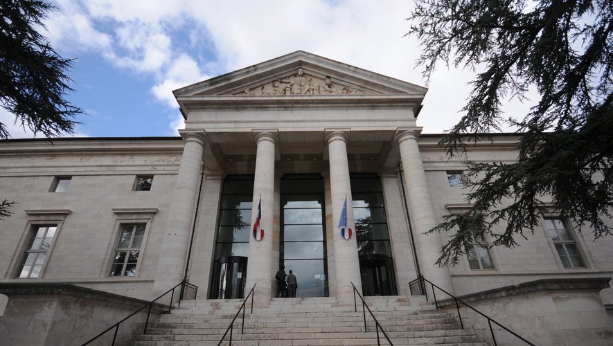 , Aveyron : &laquo;&nbsp;Les violences envers les &eacute;lus sont inacceptables&nbsp;&raquo; : une conseill&egrave;re municipale agress&eacute;e par&hellip; un ancien &eacute;lu