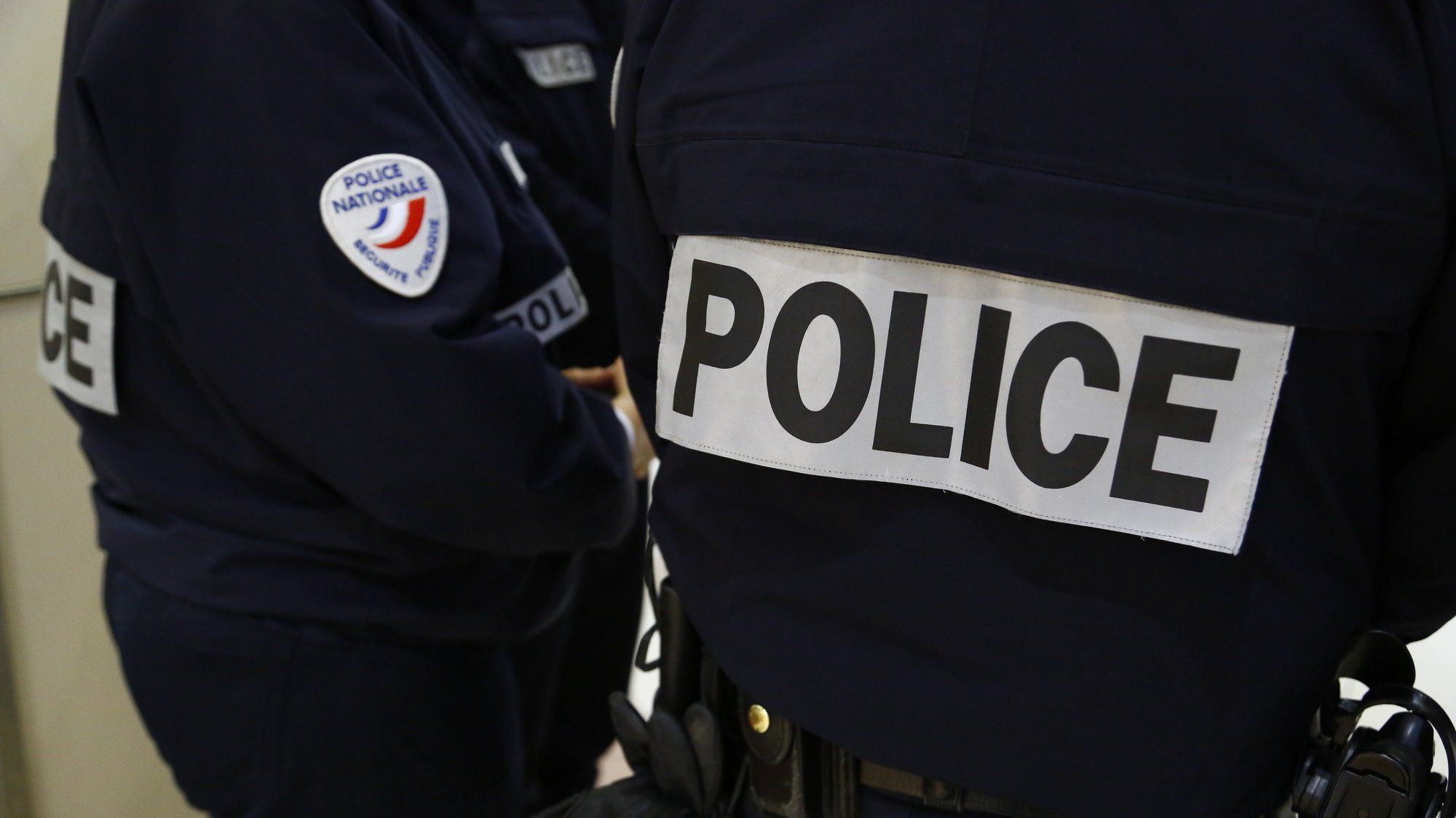 , Enqu&ecirc;te ouverte apr&egrave;s la d&eacute;fenestration d&rsquo;&eacute;lus effray&eacute;s par des p&eacute;tards dans la Sarthe