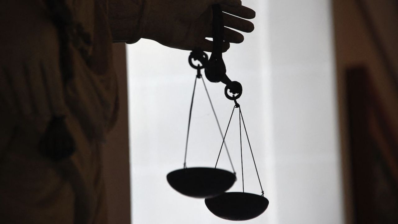 , Le maire retrouv&eacute; pieds et mains clou&eacute;s en 2022 condamn&eacute; &agrave; 4 mois de prison avec sursis