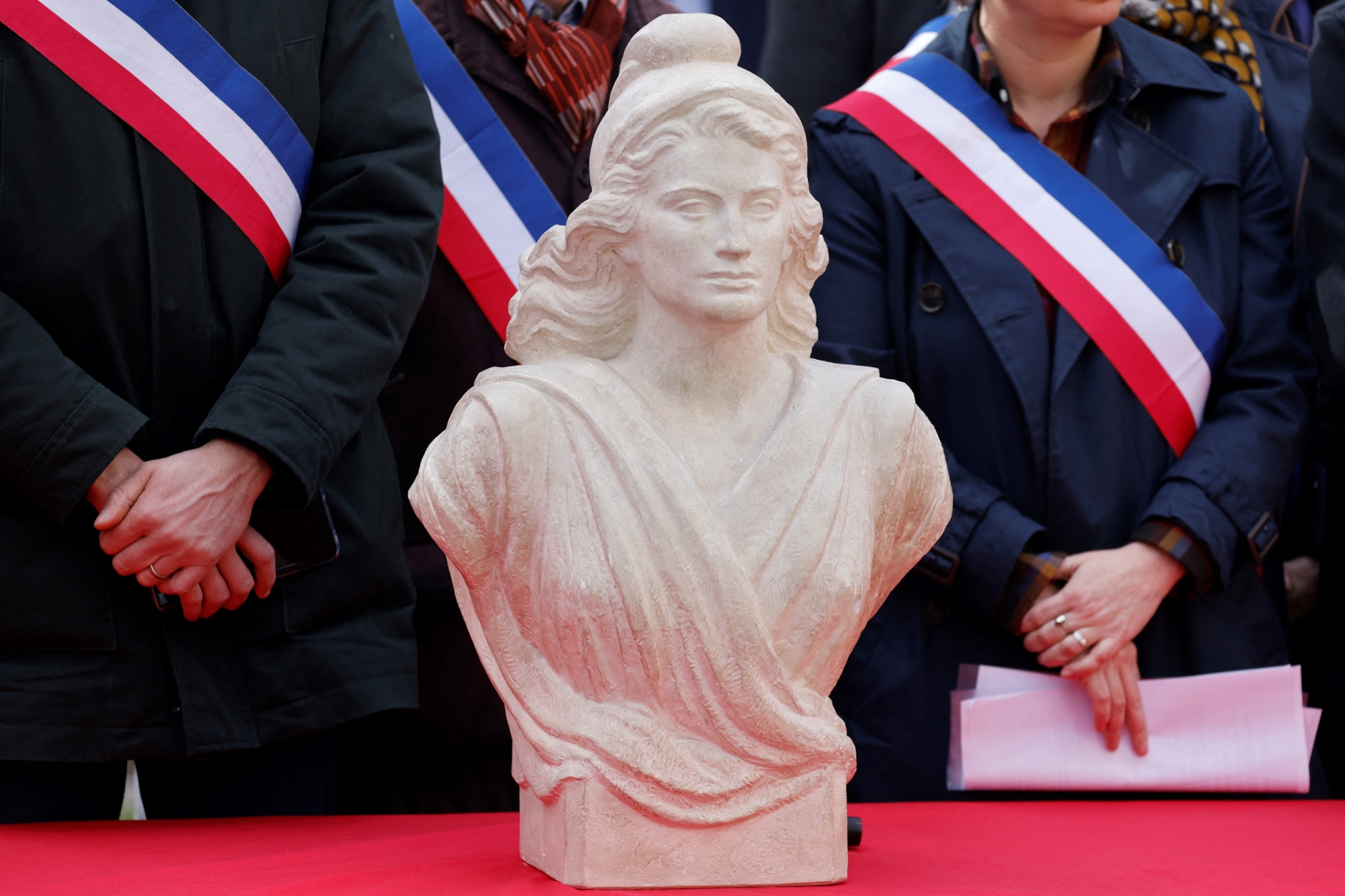 , &laquo;&nbsp;On a voulu me d&eacute;capiter&nbsp;&raquo; : victime d&rsquo;antis&eacute;mitisme, le maire LR de Mions d&eacute;missionne
