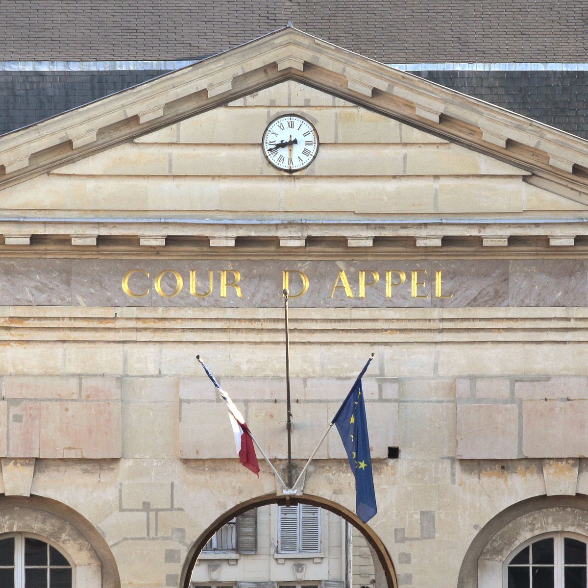 , Policier relax&eacute; apr&egrave;s avoir insult&eacute; une femme menac&eacute;e par son ex-conjoint : une d&eacute;cision &laquo;&nbsp;profond&eacute;ment choquante&nbsp;&raquo;, s&rsquo;indigne la partie civile