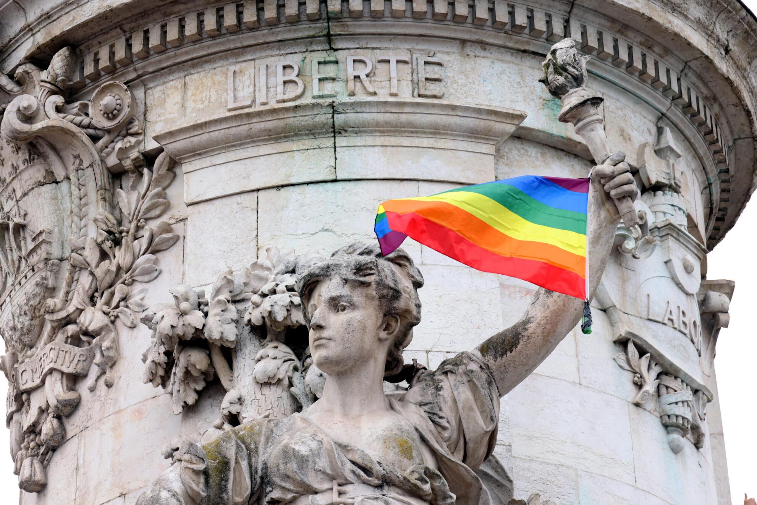 , Rassemblement de soutien &agrave; la victime d&rsquo;une agression homophobe dans un bar parisien