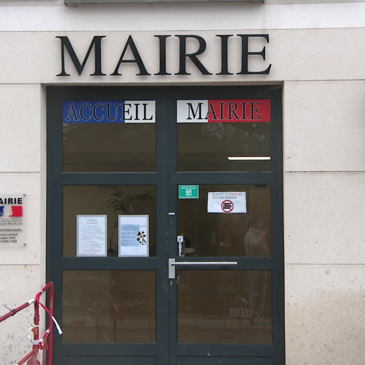 , T&eacute;moignages. &laquo;&nbsp;Quand je rentre &agrave; mon domicile le soir, je regarde autour de moi&nbsp;&raquo; : deux maires racontent les agressions dont ils sont victimes