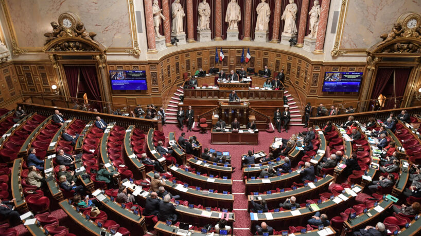 , Violences contre les &eacute;lus : d&eacute;put&eacute;s et s&eacute;nateurs adoptent le texte, mais retirent une disposition fustig&eacute;e par la presse