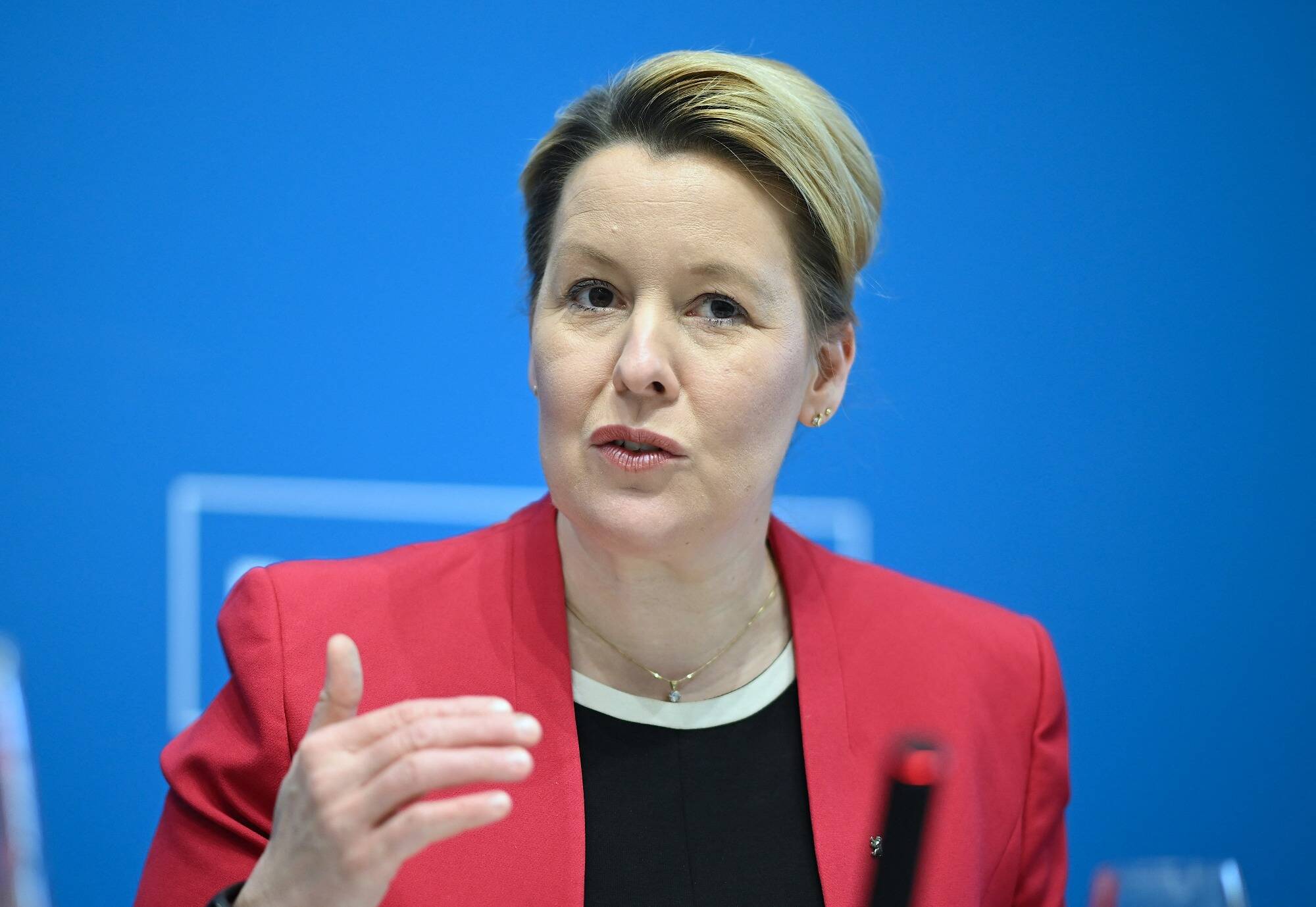 , &laquo;&nbsp;Des violences r&eacute;voltantes et l&acirc;ches&nbsp;&raquo;: Un suspect arr&ecirc;t&eacute; pour l&rsquo;agression de l&rsquo;ex-maire de Berlin