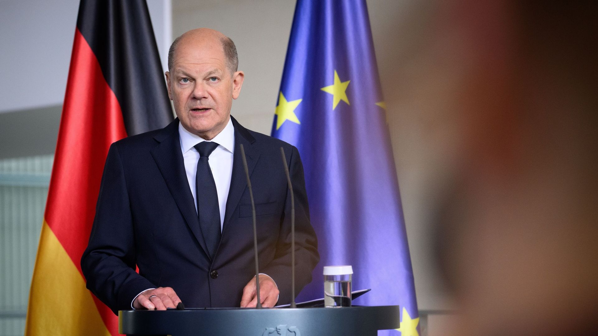 , &laquo;&nbsp;La r&eacute;ponse est simple : allez voter !&nbsp;&raquo;, exhorte Olaf Scholz alors que les agressions d&rsquo;&eacute;lus se multiplient en Allemagne
