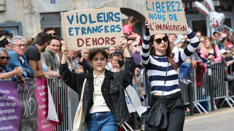 Deux militantes de N&eacute;m&eacute;sis sont vis&eacute;es par une plainte pour incitation &agrave; la haine, le 7 avril au carnaval de Besan&ccedil;on