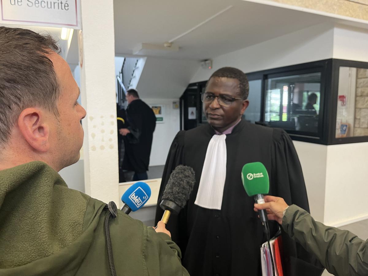 Le pr&eacute;venu &eacute;tait repr&eacute;sent&eacute; par ma&icirc;tre Diallo.