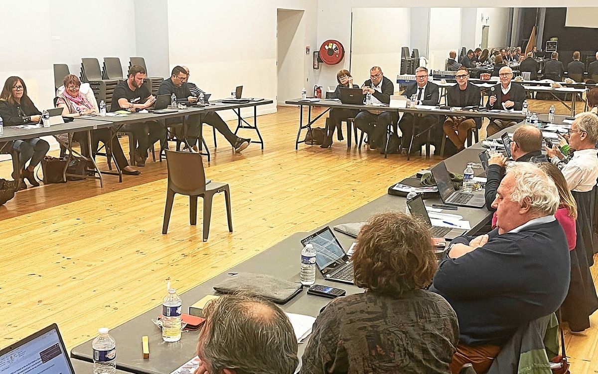 , Soutien aux &eacute;lus, Brodeuses et stade : les points &agrave; retenir du conseil municipal de Pont-l&rsquo;Abb&eacute;