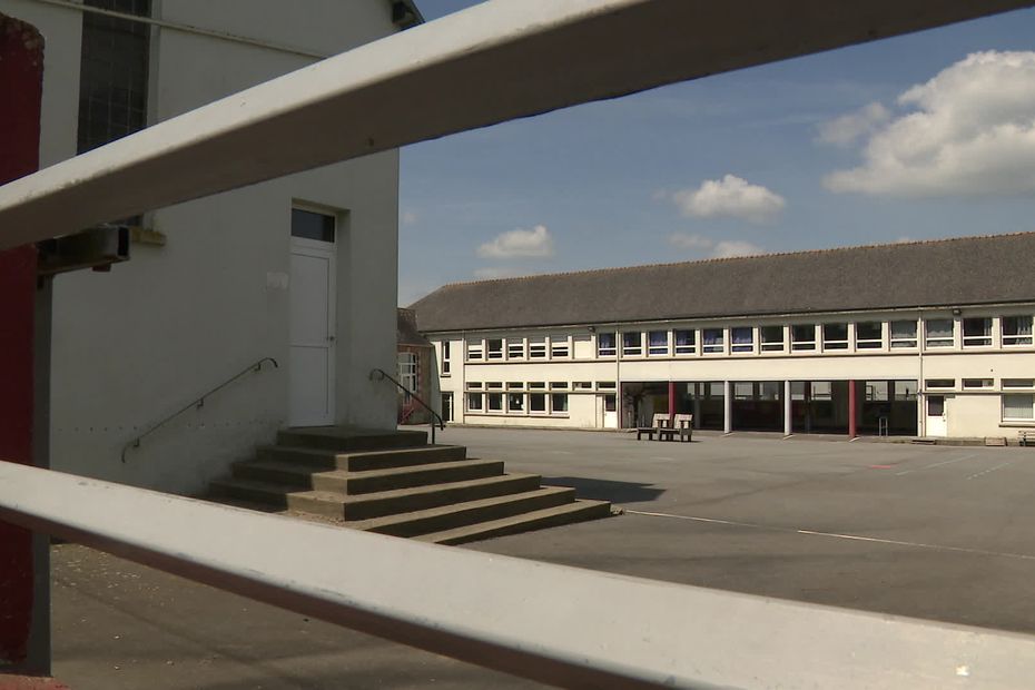 , VIDEO : &laquo;&nbsp;C&rsquo;est d&rsquo;une violence extr&ecirc;me !&nbsp;&raquo; Les parents r&eacute;agissent &agrave; la fermeture confirm&eacute;e du coll&egrave;ge de Corlay