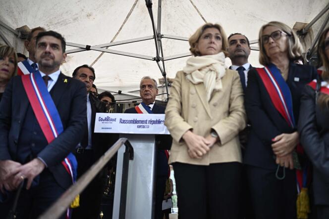 Le maire Les R&eacute;publicains de Courbevoie (Hauts-de-Seine), Jacques Kossowski, lors d&rsquo;un rassemblement pour condamner le viol d&rsquo;une jeune fille de 12 ans et les injures antis&eacute;mites pr&eacute;sum&eacute;es prof&eacute;r&eacute;es par les violeurs, &agrave; Courbevoie, le 21 juin 2024.
