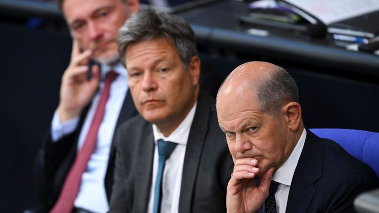 Le ministre de l'Economie et du Climat, Robert Habeck, et le chancelier, Olaf Scholz au Bundestag ce matin.