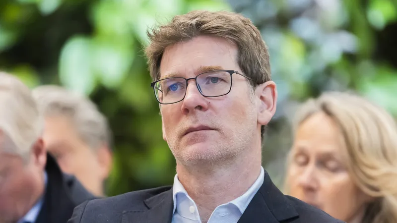 Pascal Canfin d&eacute;marre son quatri&egrave;me mandat au Parlement europ&eacute;en, o&ugrave; il repr&eacute;sentera le parti de la majorit&eacute; pr&eacute;sidentielle Renaissance.