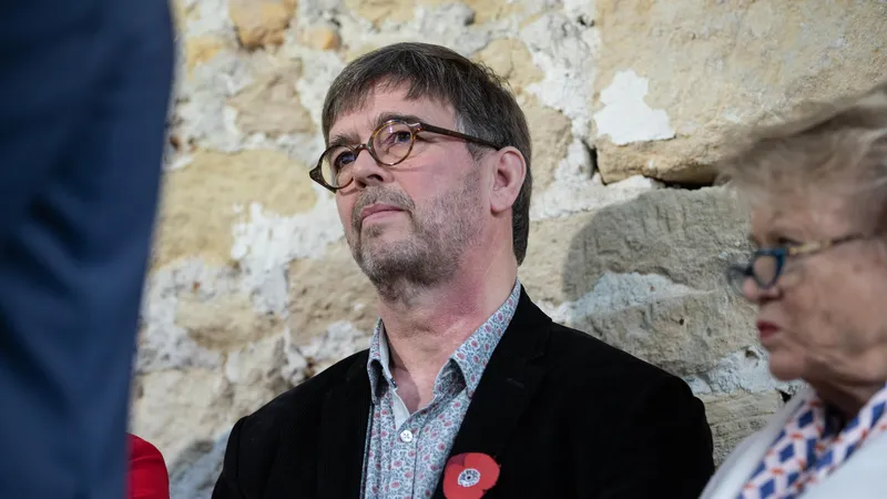 Ancien maire de Grande-Synthe, Damien Car&ecirc;me avait &eacute;t&eacute; &eacute;lu eurod&eacute;put&eacute; EELV en 2019, il retrouvera son fauteuil pour cette nouvelle mandature, mais cette fois, pour LFI.