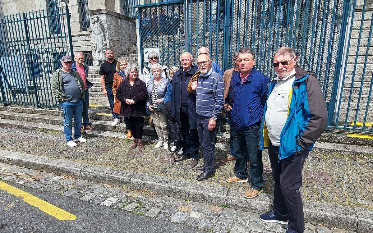 , Exc&eacute;d&eacute;, le maire de Plougastel-Daoulas invite ses habitants &agrave; venir au tribunal