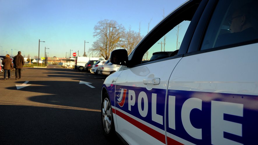 , Ivre, elle insulte et menace les forces de l&rsquo;ordre en &eacute;tant situ&eacute;e &agrave; l&rsquo;arri&egrave;re du v&eacute;hicule &agrave; Agen