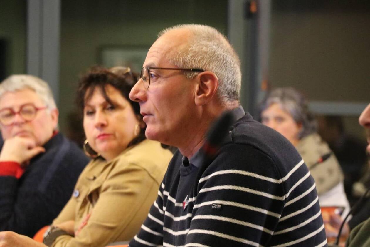 Fabien Boss&eacute;, maire du Tremblay, a &eacute;cop&eacute; d&rsquo;une amende de 400&nbsp;&euro;. D&eacute;non&ccedil;ant un &laquo;&nbsp;recours &agrave; la violence envers les &eacute;lus devenant syst&eacute;matique&nbsp;&raquo;, l&rsquo;association des maires de Maine-et-Loire lui apporte son soutien.