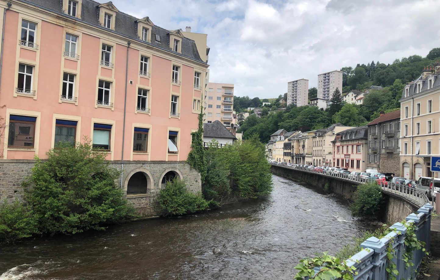 , L&eacute;gislatives 2024 : &laquo; L&rsquo;impuissance des &eacute;lus locaux nourrit le RN &raquo; dans les zones rurales, estime un politologue