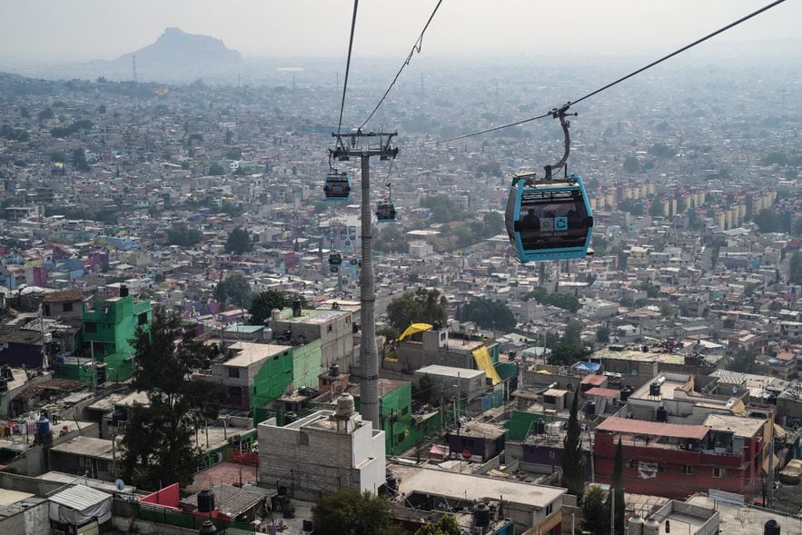 Vue g&eacute;n&eacute;rale de Mexico et d'Iztapalapa depuis le t&eacute;l&eacute;ph&eacute;rique inaugur&eacute;e en mai 2021, &agrave; Mexico le 15 mai 2024