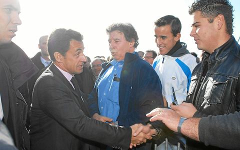 Bain de foule du pr&eacute;sident au&nbsp;Guilvinec du pr&eacute;sident de la R&eacute;publique Nicolas Sarkozy.