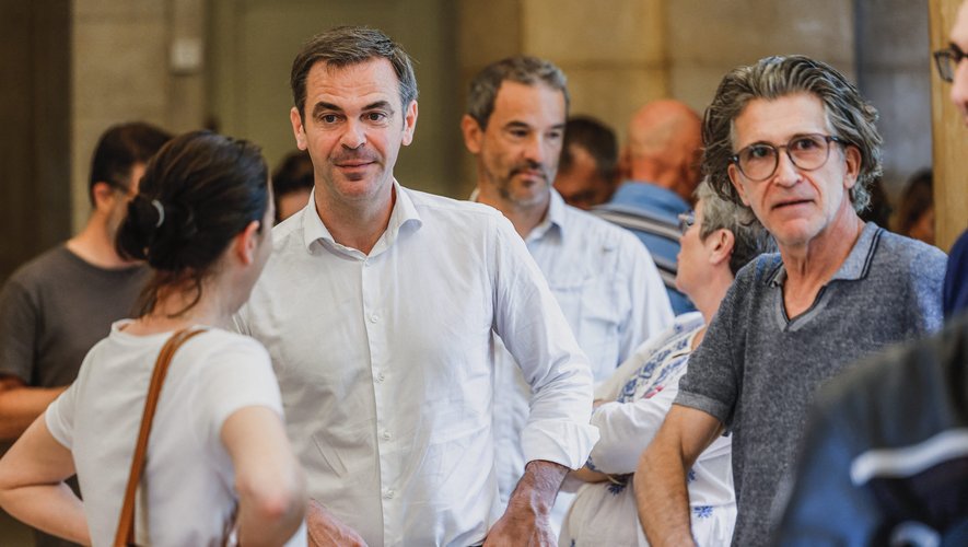 , &laquo;&nbsp;Agress&eacute; d&rsquo;un coup de poing au visage&nbsp;&raquo; : il collait des affiches pour la campagne d&rsquo;Olivier V&eacute;ran