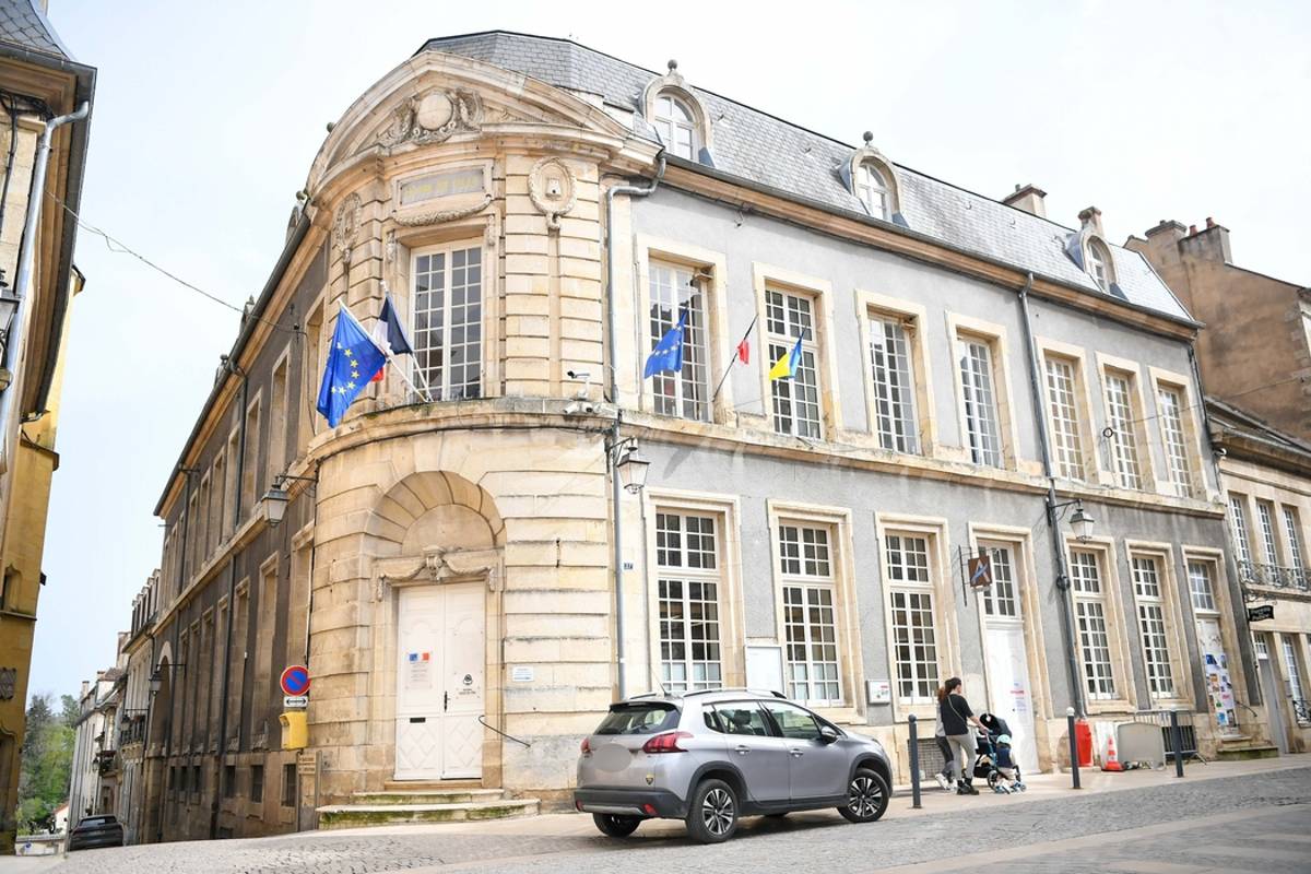 , Bruno Villecourt, directeur de cabinet de la maire d&rsquo;Avallon Jamilah Habsaoui, a &eacute;t&eacute; plac&eacute; en garde &agrave; vue