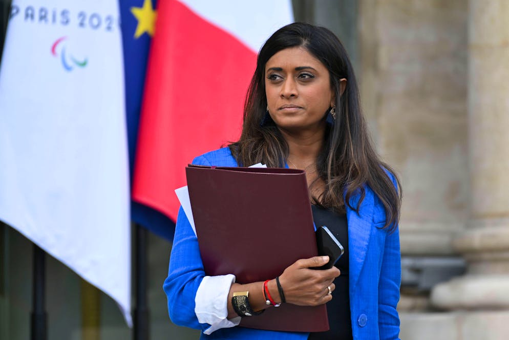 La porte-parole du gouvernement Prisca Thevenot et son &eacute;quipe ont &eacute;t&eacute; victimes d'"une agression lors d'une op&eacute;ration de collage d'affiches &eacute;lectorales&raquo; mercredi soir.