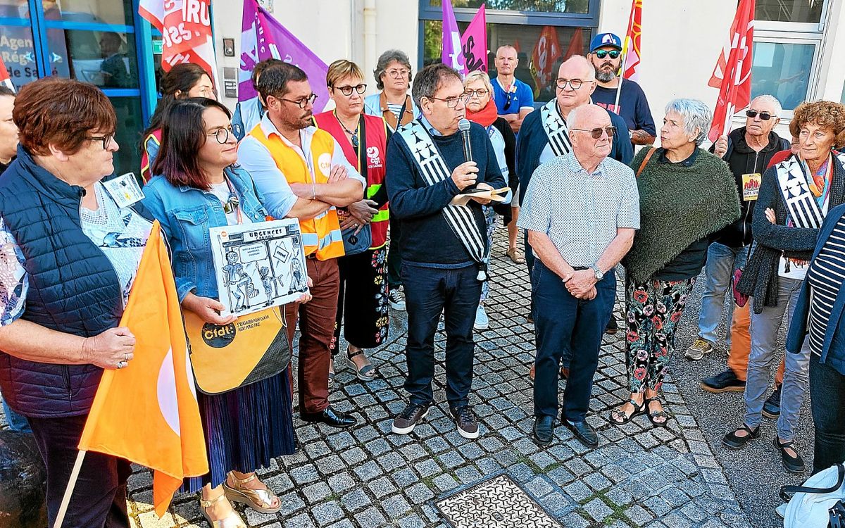 , D&eacute;fense de l&rsquo;h&ocirc;pital de Carhaix : Christian Troadec et quatre &eacute;lus locaux convoqu&eacute;s au commissariat de Quimper