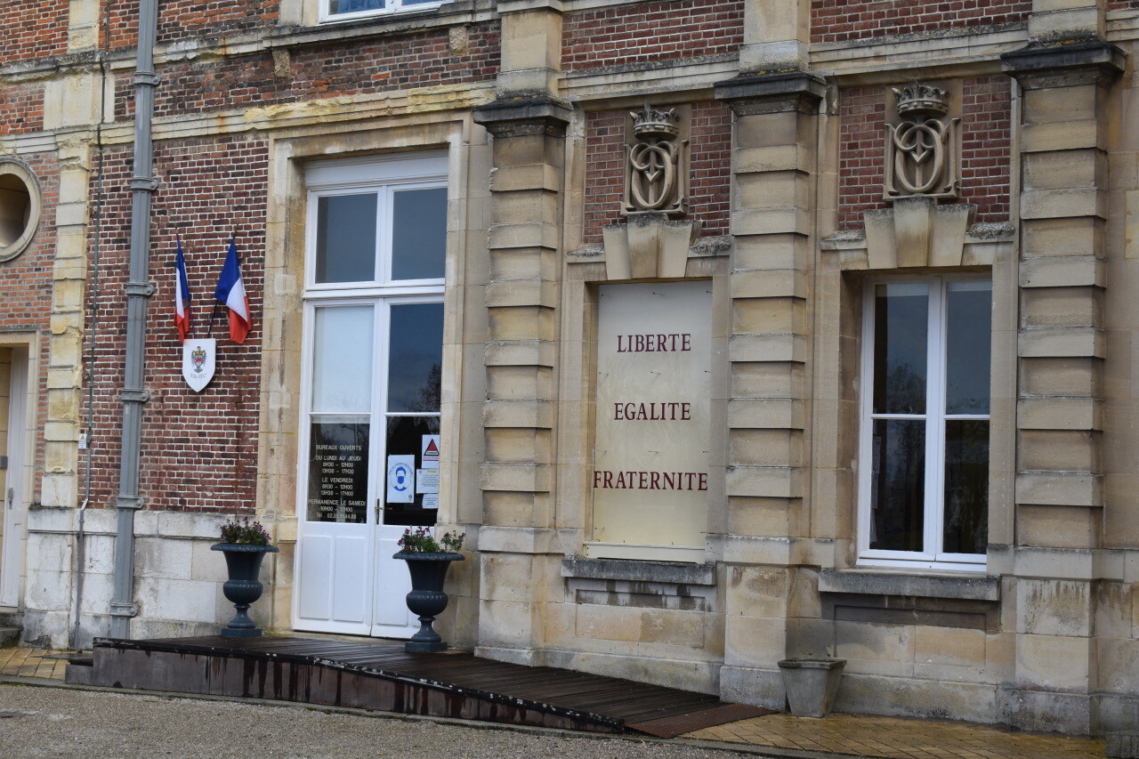 , Eu : Il devra suivre un stage de citoyennet&eacute; apr&egrave;s avoir insult&eacute; le maire et deux de ses adjoints