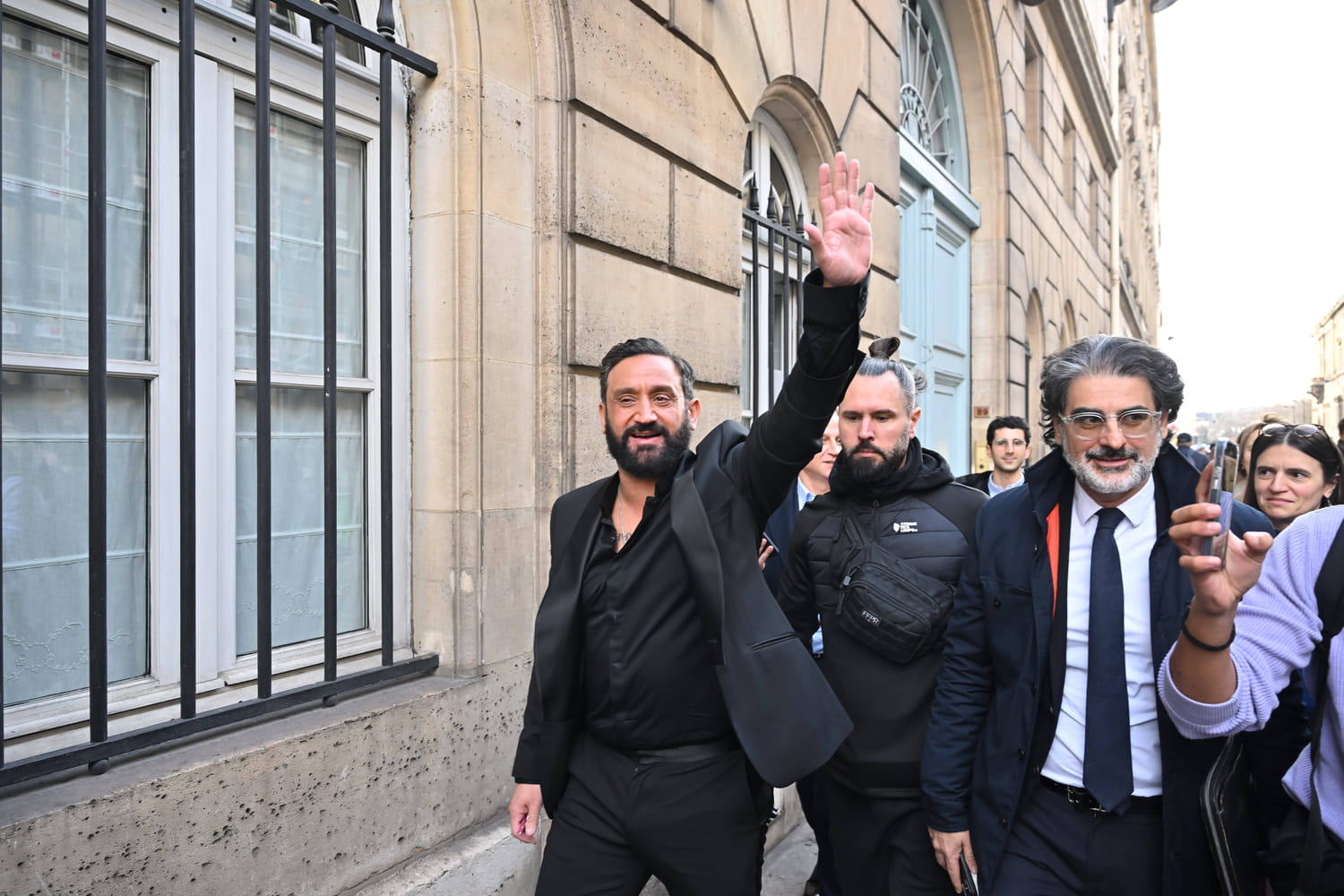 , Fin de C8 : Cyril Hanouna va devoir changer de cha&icirc;ne, l&rsquo;Arcom lui retire sa fr&eacute;quence