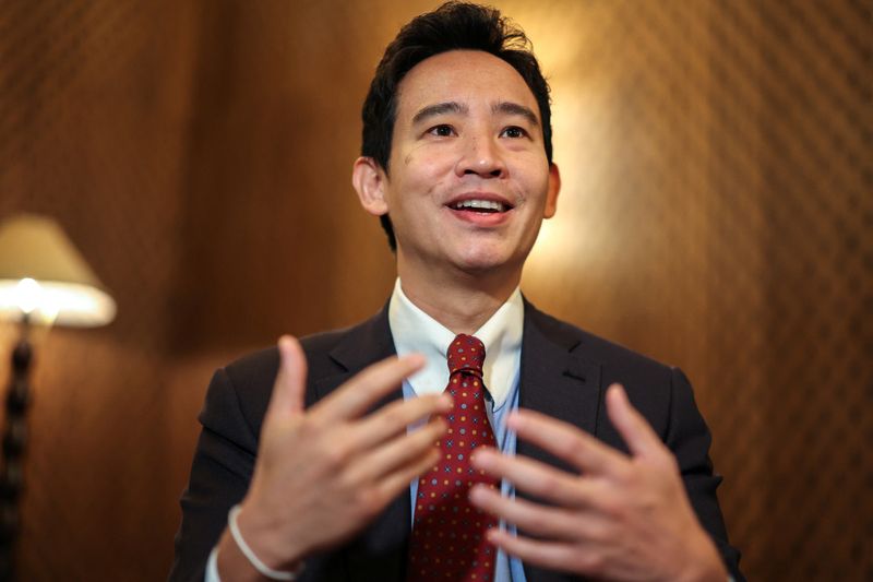 , Le chef de l&rsquo;opposition tha&iuml;landaise esp&egrave;re que le parti Move Forward survivra &agrave; la proc&eacute;dure de dissolution en cours.