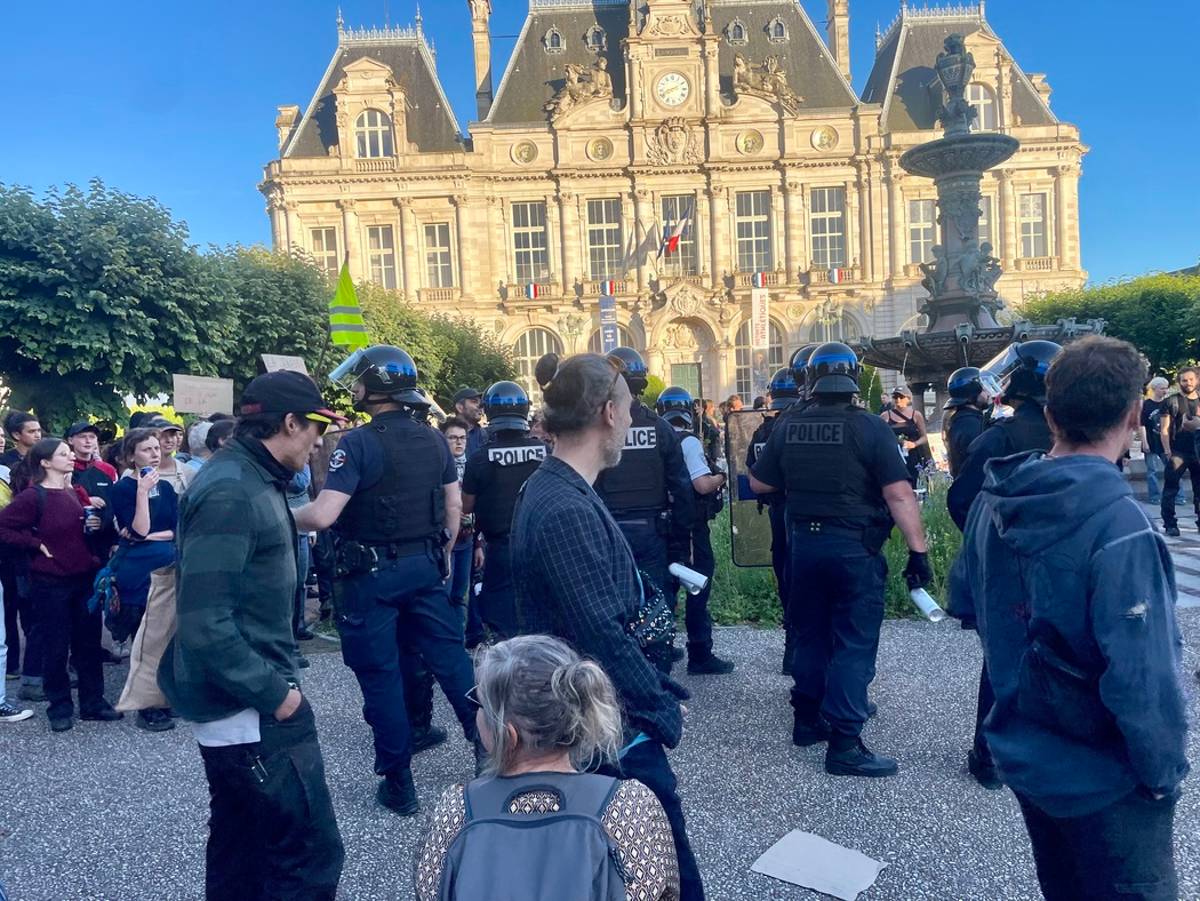, Le maire de Limoges agress&eacute; lors d&rsquo;une manifestation apr&egrave;s les r&eacute;sultats des l&eacute;gislatives